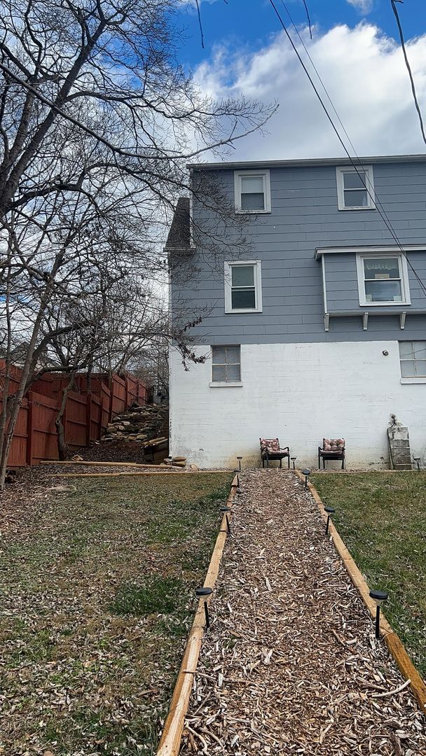 Building Photo - 2355 Maple Ave