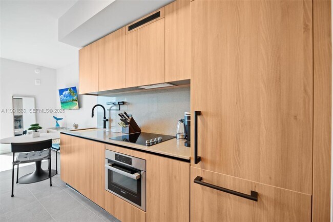 Building Photo - 121 NE 5th St