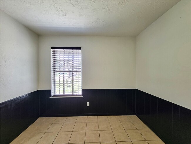 Building Photo - 10614 Bainbridge St