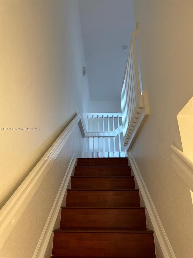 Building Photo - 297 Las Brisas Cir