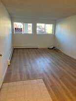 Building Photo - 501 Golden Cir