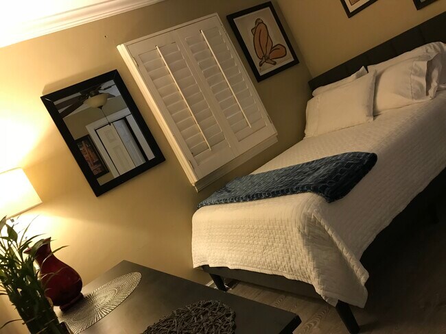 Twin Room with 2 Full Size Beds. - 3822 Berryman Ave