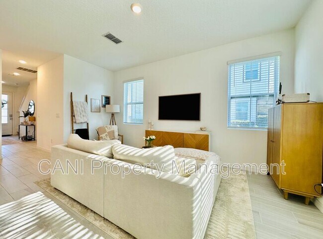 Building Photo - 745 Benoi Dr