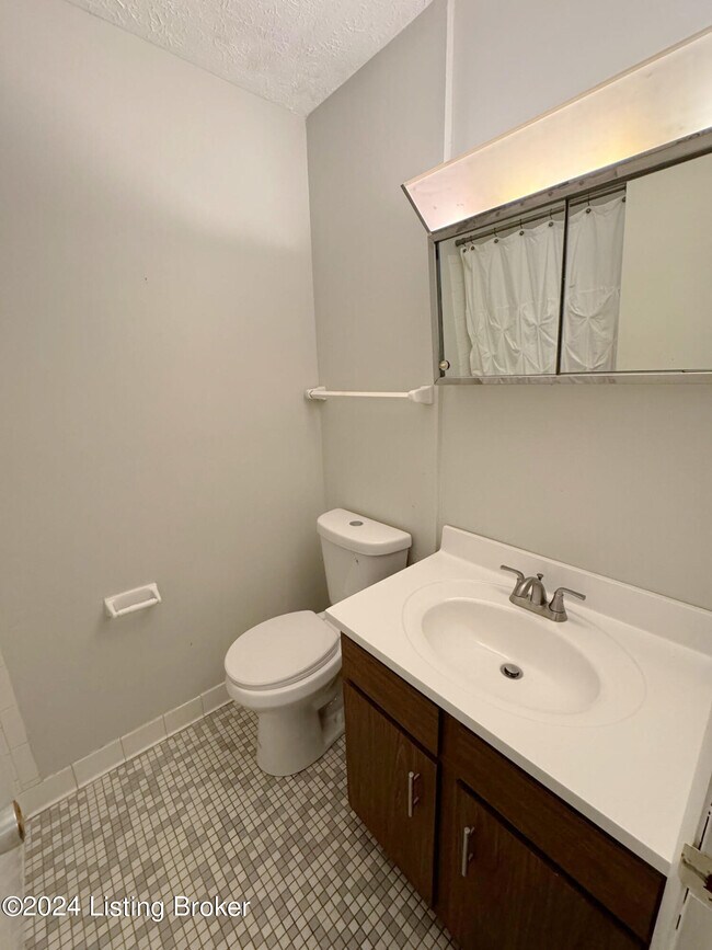 Building Photo - 4012 Dupont Cir