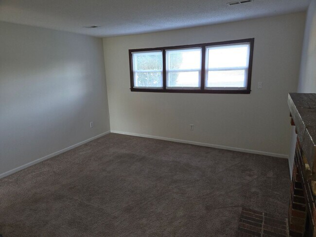 Building Photo - 306 W Southampton Dr