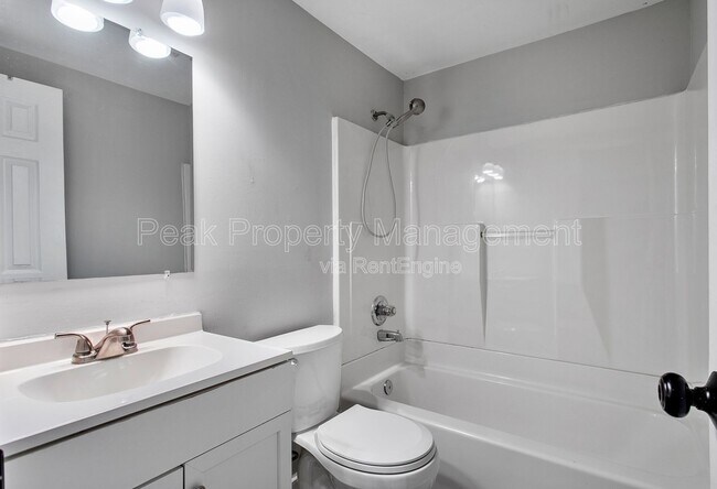 Building Photo - 612 N 32nd St