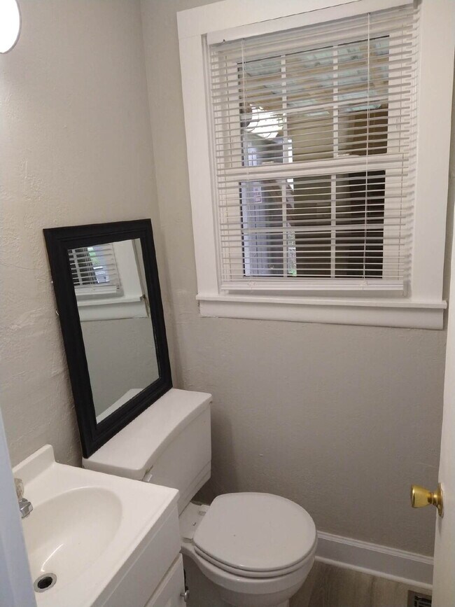 Building Photo - 19 Theresa Dr