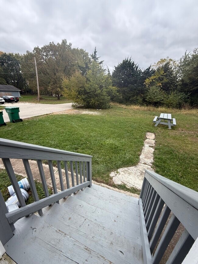 Building Photo - 729 Vine St