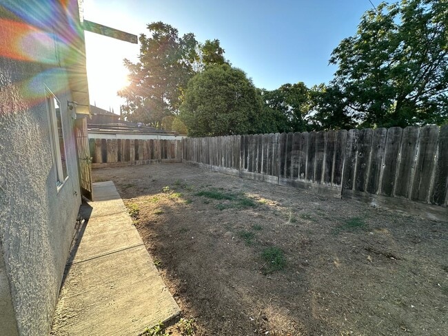 Building Photo - Nicely remodeled home