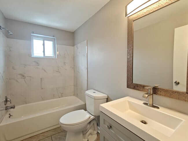 Building Photo - 308 Main St