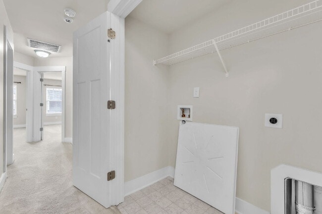 Building Photo - Beautiful 3 BR, 2.5 BA Townhome in highly ...