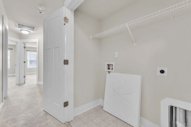 Building Photo - **SPECIAL LEASE INCENTIVE** Beautiful 3 BR...