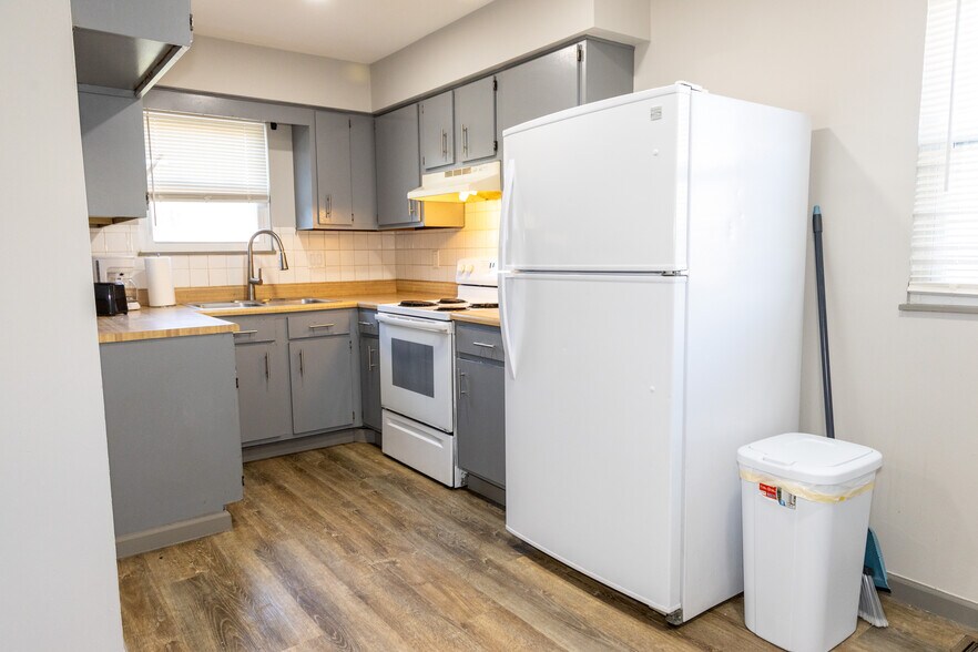 Building Photo - 1420 Villa Ct