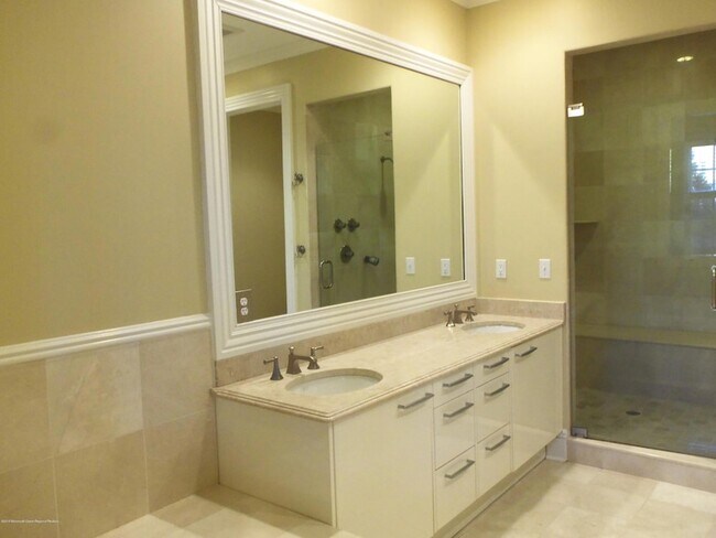 Building Photo - 1031 Oval Rd