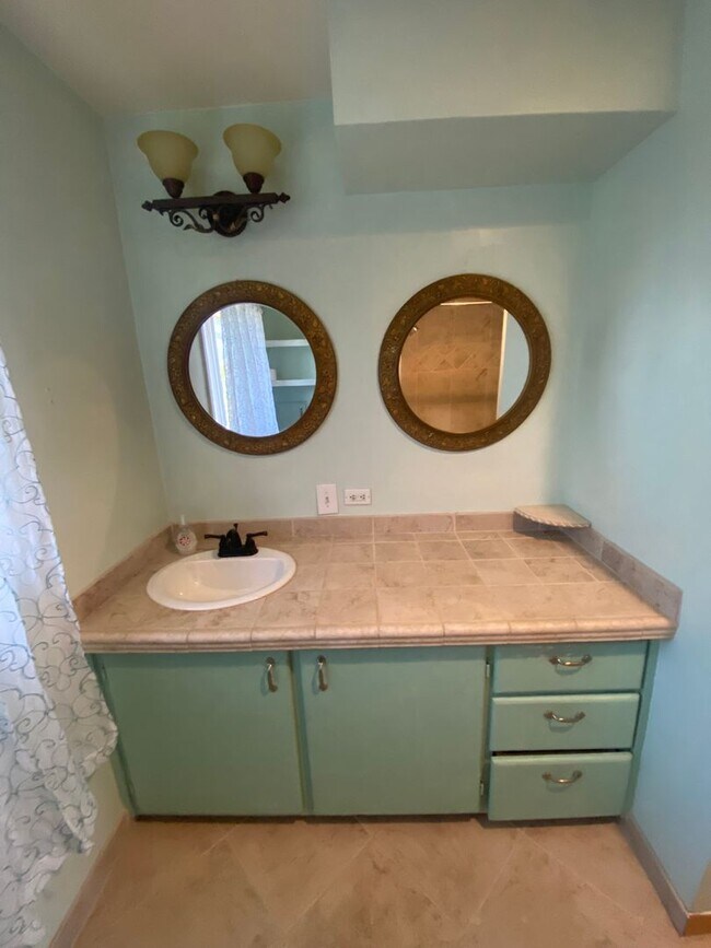 Building Photo - Sheridan Avenue Duplex