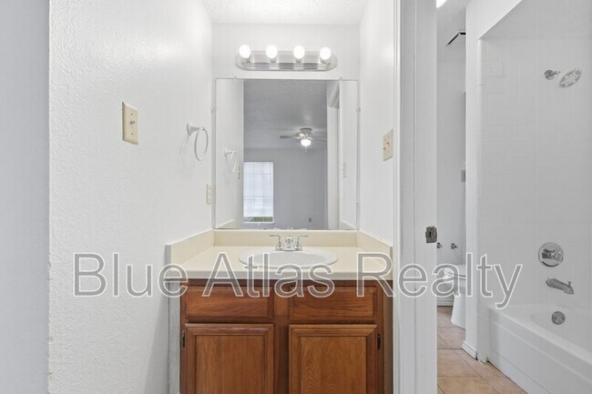 Building Photo - 2713 Wimbledon Ct
