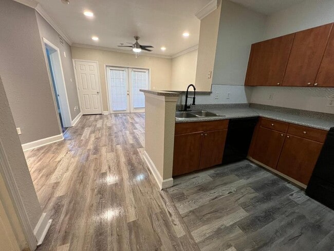 Building Photo - 202 E South St