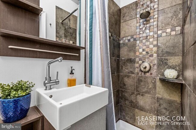 Building Photo - 1608 4th St NW