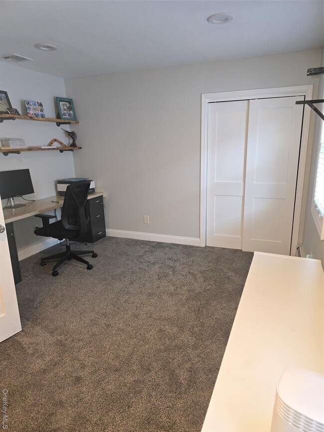 Building Photo - 359 E Pine St