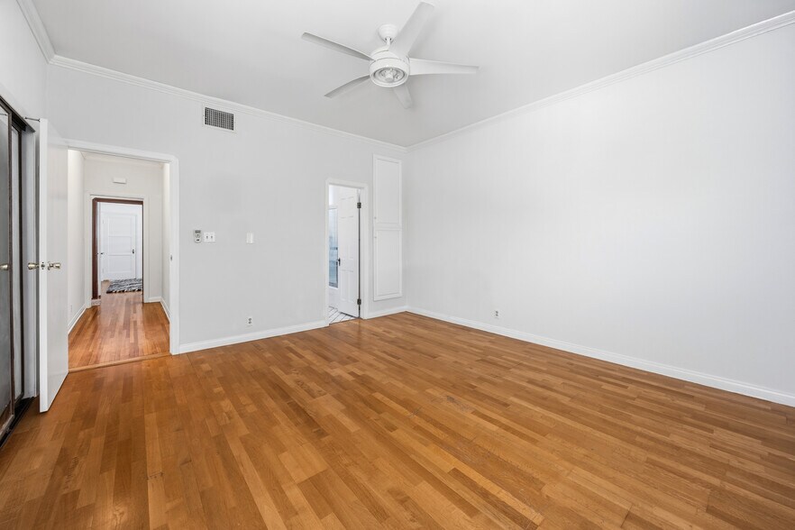 Building Photo - 166 N Arnaz Dr