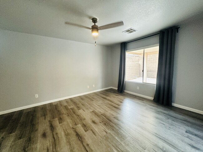Building Photo - 10911 Vallerosa St