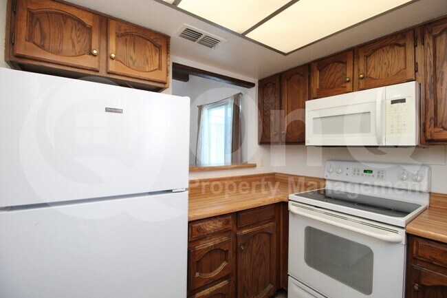 Building Photo - 406 E Linda Ln