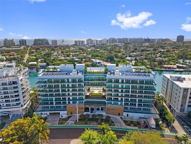 Building Photo - 9221 E Bay Harbor Dr