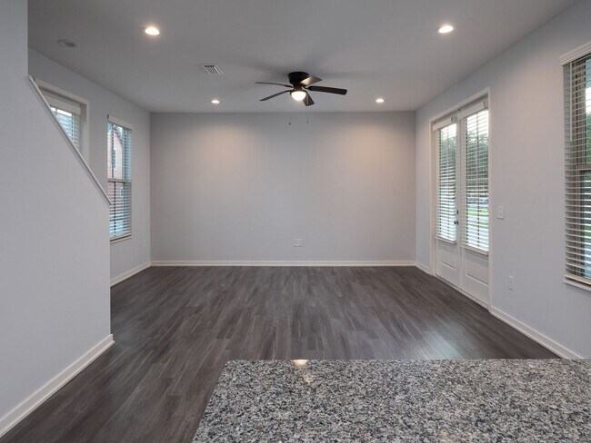 Building Photo - Porter's Parkside - 4 Bedroom, 4 Bathroom ...