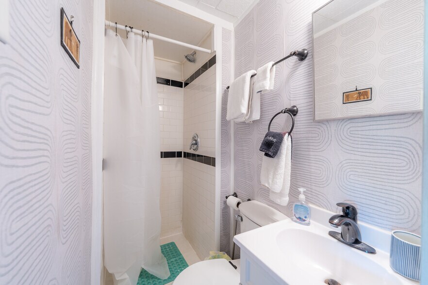 Building Photo - 1101 S Rogers St