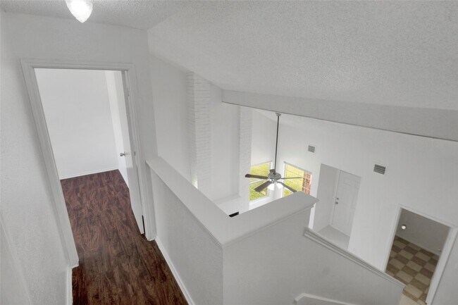 Building Photo - 13718 Vira Ln