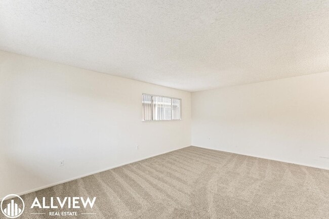 Building Photo - Charming 2-Bedroom Home Steps from Los Rios District