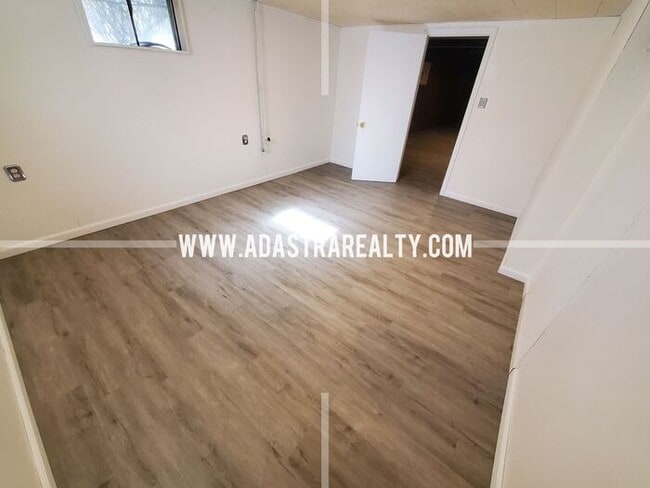 Building Photo - Spacious Overland Park Ranch Home w/Finished Basement-Available NOW!!