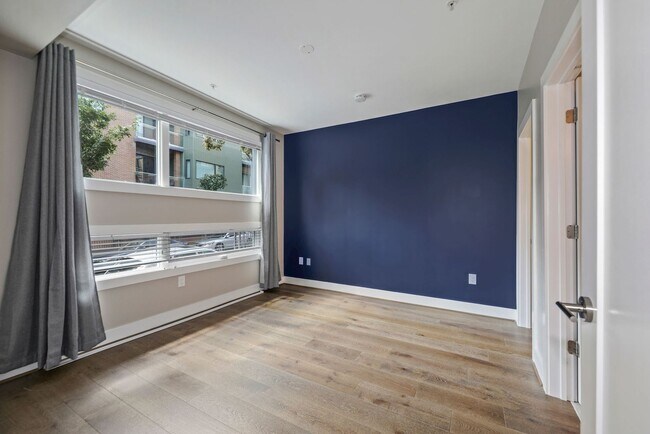 Building Photo - Professionally Managed // 2 bedroom 2 bathroom Modern Condo//  Adams Morgan// Parking Included!