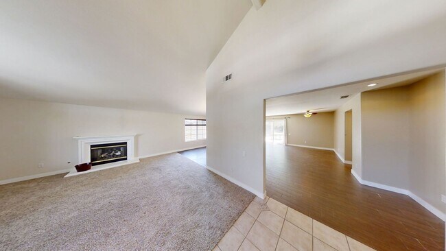 Building Photo - Beautiful 4 Bedroom 2 Bathroom House in Be...
