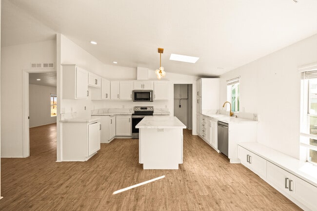 Building Photo - 62851 Aberdeen Dr