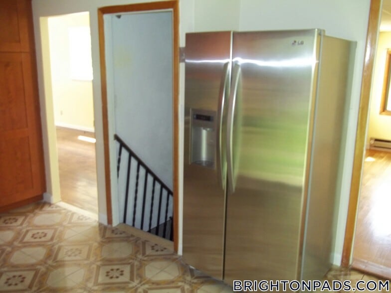 Building Photo - 191 Kenrick St