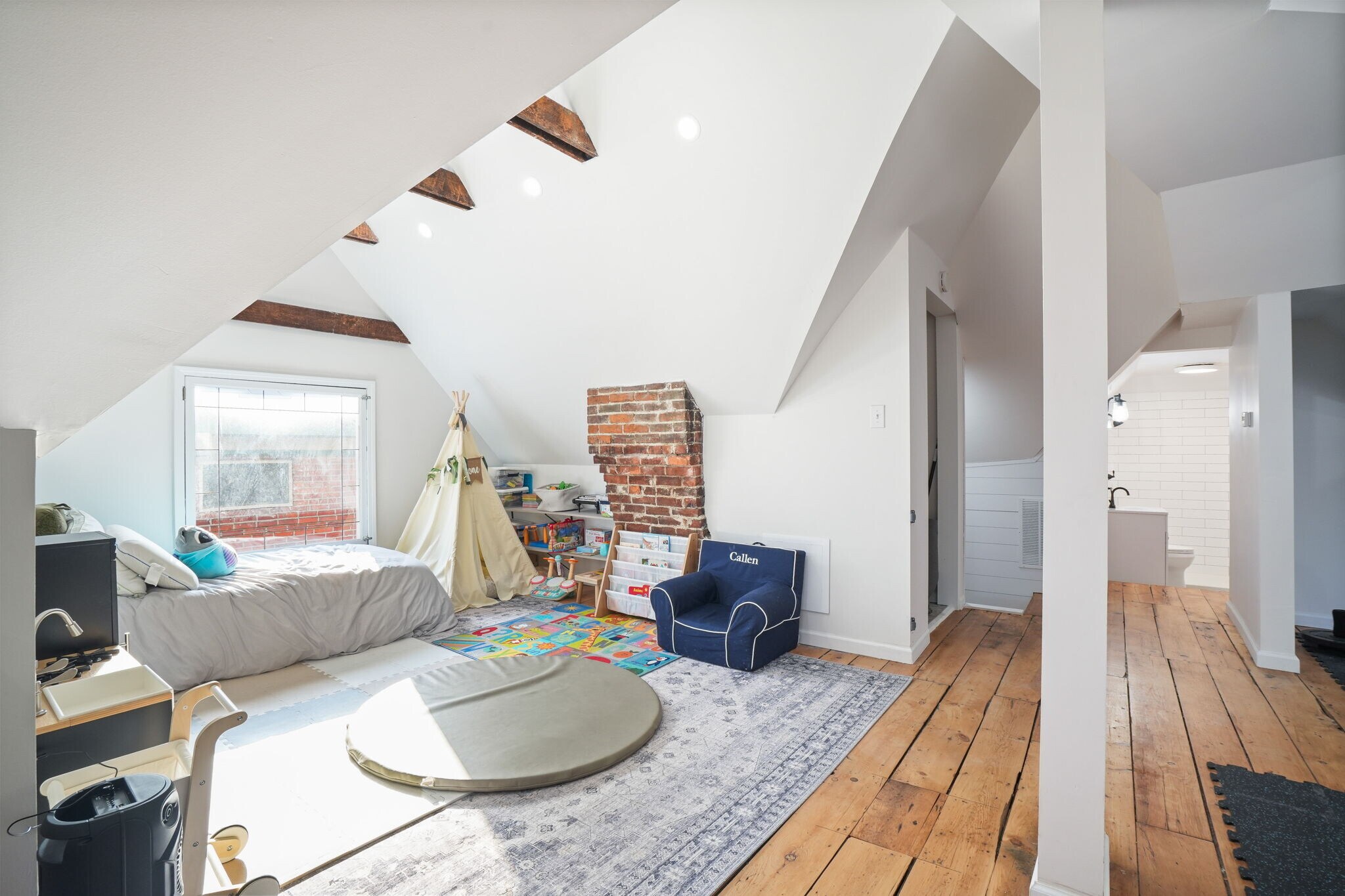 Building Photo - 77 W 2nd Ave