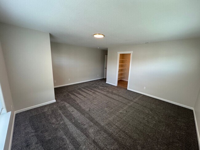 Building Photo - Brand New 3 Bed / 2.5 Bath Duplex! $250 Am...