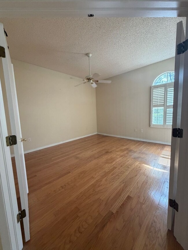 Building Photo - First floor condo in gated East Lake Woodlands of Oldsmar with one car garage
