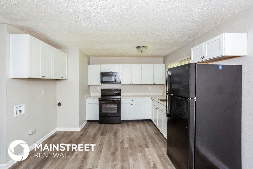 Building Photo - 9920 Montery Rd