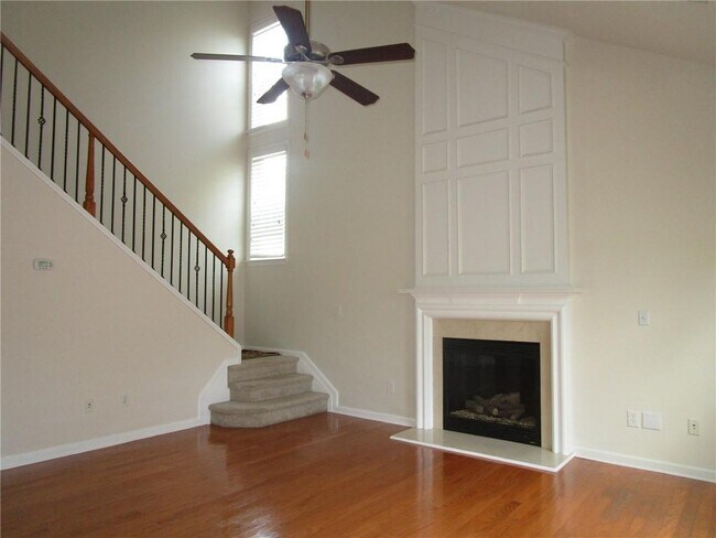 Building Photo - 2272 Young America Dr NE
