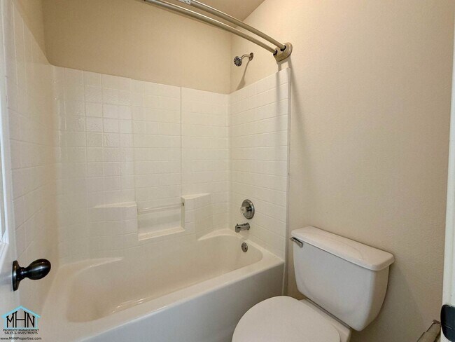 Building Photo - 518 Willow Grove Dr
