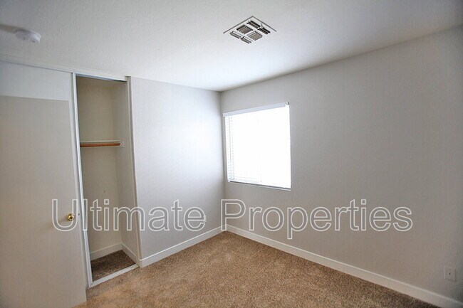 Building Photo - 16107 W Sherman St