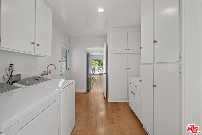 Building Photo - 4207 Michelangelo Ave