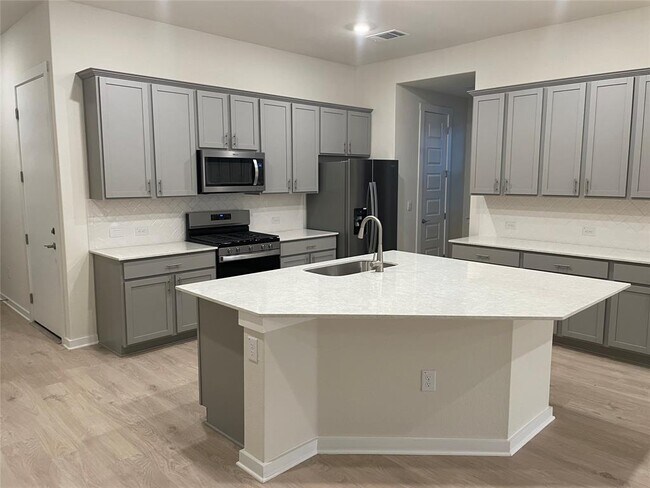 Building Photo - 1905 Armitas Ter