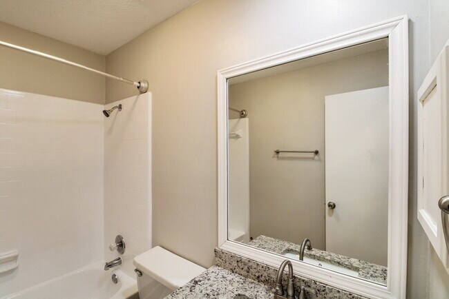 Building Photo - 3010 Twinleaf Dr