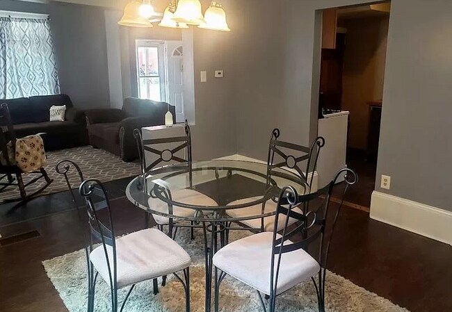 Building Photo - 231 N Elm St