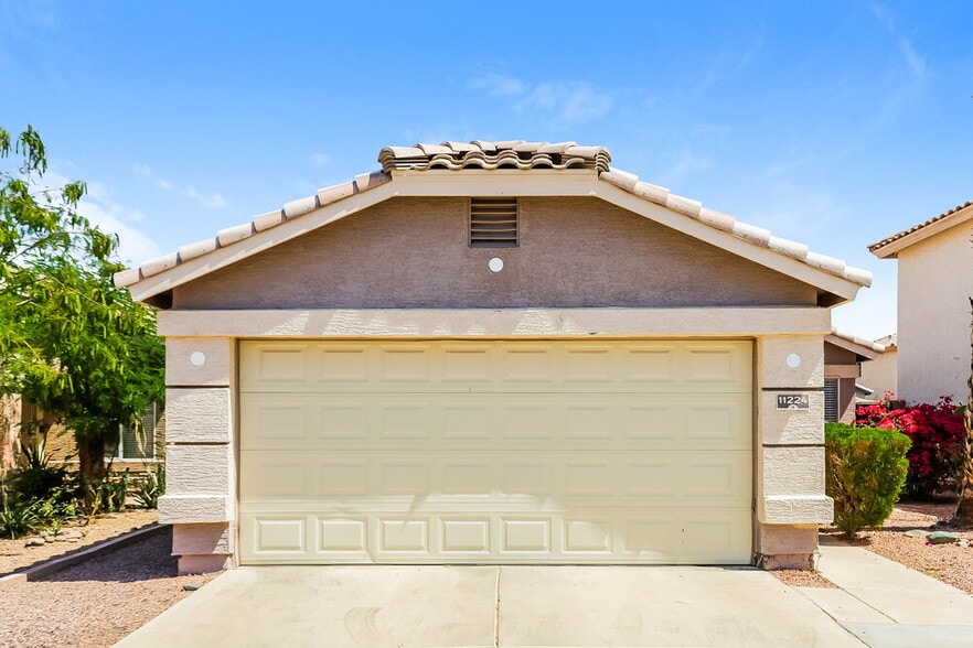 Primary Photo - 11224 W Glenrosa Ave
