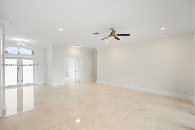 Building Photo - 720 Cypress Pointe Dr W