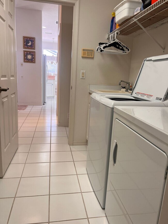 Building Photo - 2BR+Office with sleeper/2BA Single Family ...